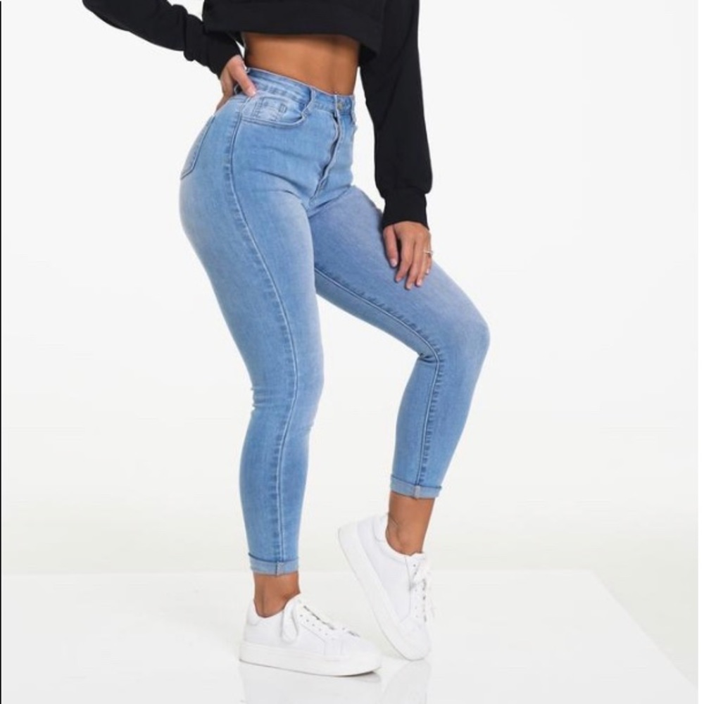 NVGTN navishape light wash jeans